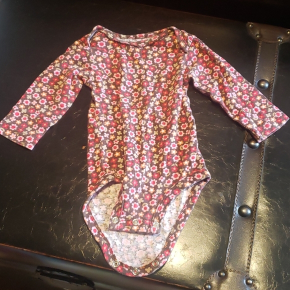 Carter's onezie - Picture 1 of 4